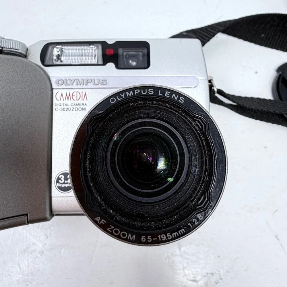 Olympus Camedia C-3020 Zoom Digital Camera 3.2MP Silver Vintage Y2K Digicam